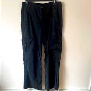 WOMEN'S BLACK CARGO PANT